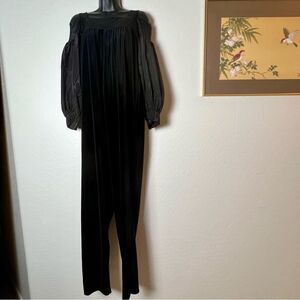 Vtg 1980s black velvet satin one Pc Balloon Puffy Full Zip jumpsuit Loungewear M